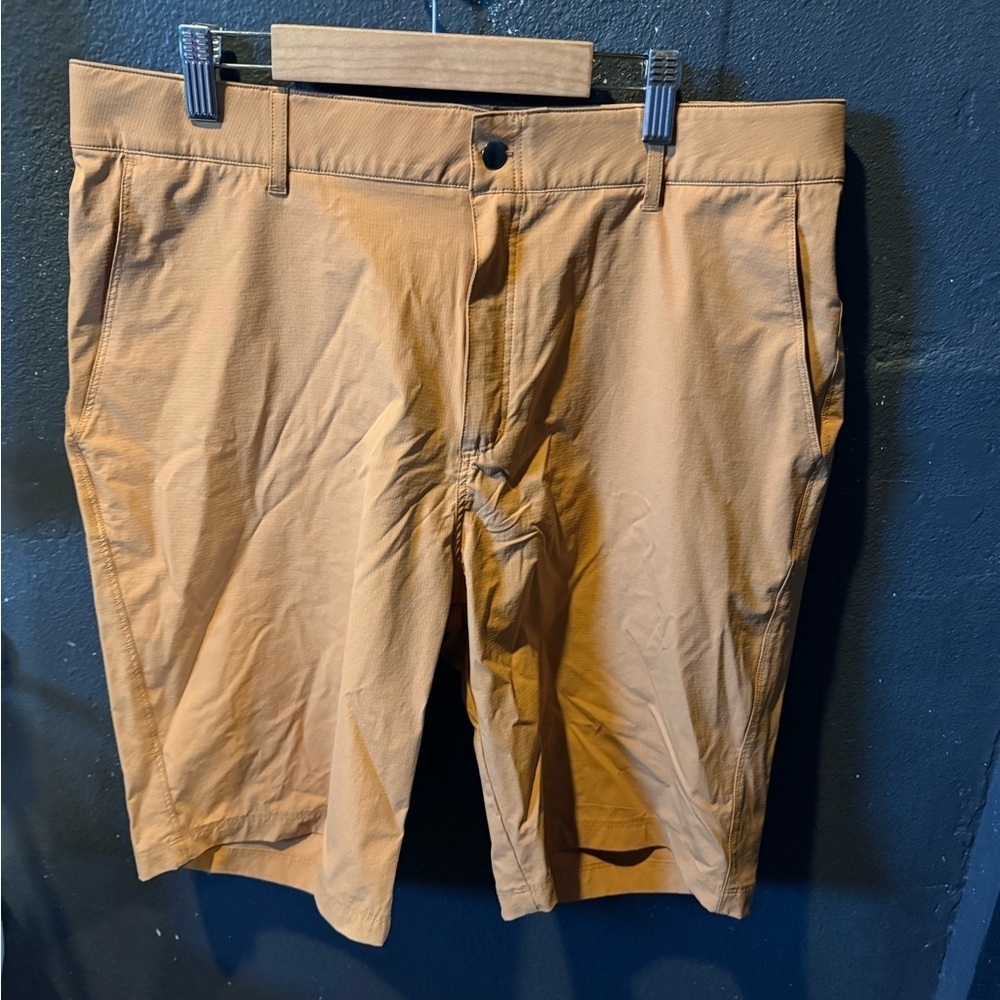 LIV Mens Flat Front Knee Length Shorts Burnt Orange Tan Relaxed Fit Size 34